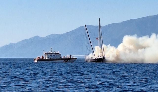 Bodrum'da seyir halindeki tekne yanarak battı !