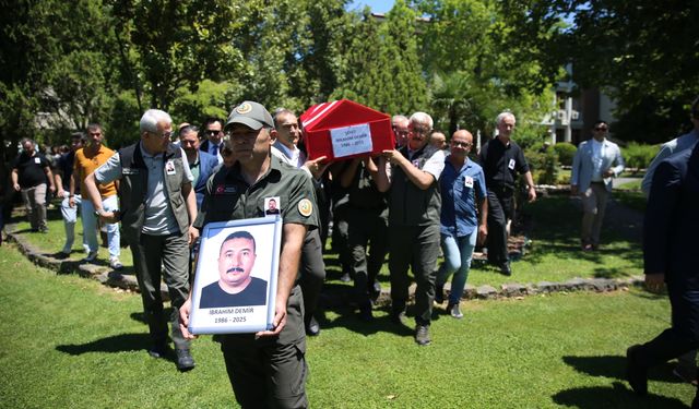 İzmir'de yangında şehit olan dozer operatörü Demir için tören düzenlendi
