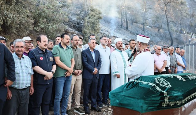 İzmir'de orman yangınında ölen  İbrahim Erkan toprağa verildi