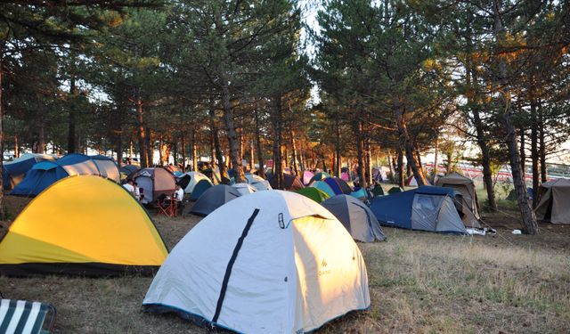 Afyonkarahisar'da vatandaşlara aşure dağıtıldı