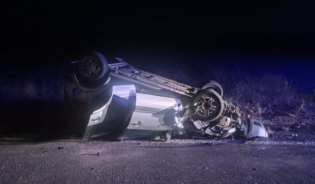 Afyonkarahisar'da otomobil traktöre çarptı, 4 kişi yaralandı!
