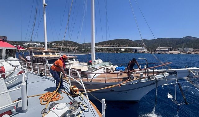 Bodrum açıklarında su alan tekneden 6 kişi kurtarıldı