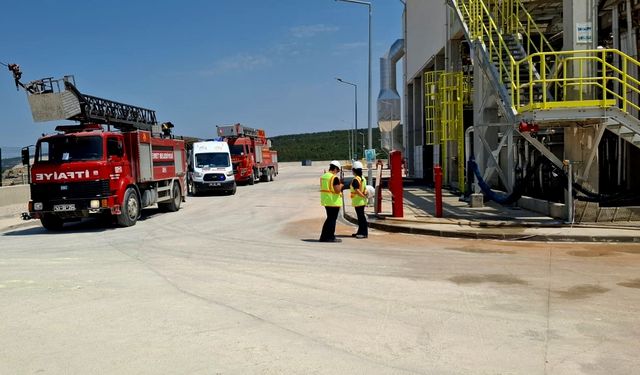 Kütahya'da 2 işçi borik asit fabrikasındaki yangında dumandan etkilendi!