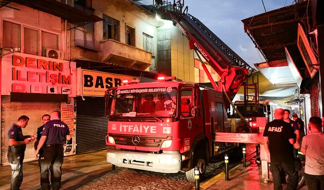 Denizli'de Tarihi Kaleiçi Çarşısı'nda çıkan yangın sönürüldü