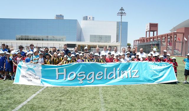 TÜGVA 15 Temmuz dolayısıyla İzmir'de futbol turnuvası yaptı