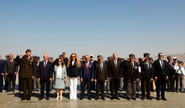 İzmir'de Kıbrıs şehitleri anıldı