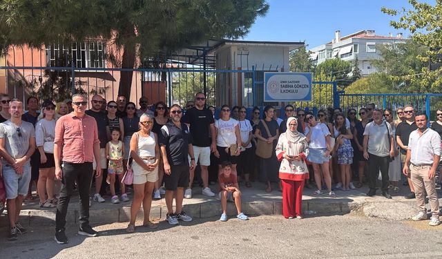 İzmir'de iki okulun birleştirilmesine veliler tepki gösterdi
