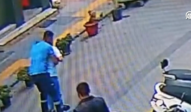 Manisa'da çocuğun hayatını Heimlich manevrası ile kurtardı !