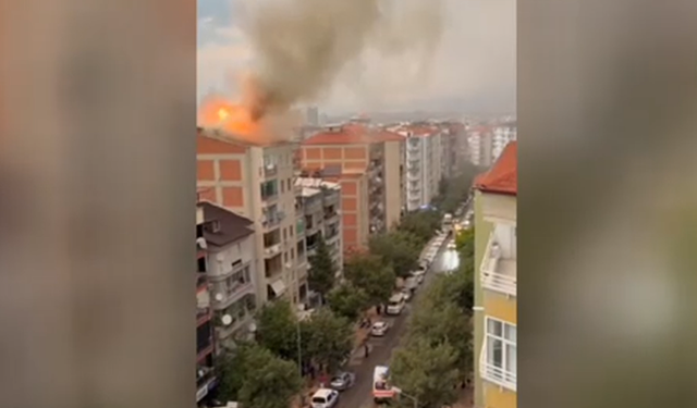 Denizli'de 7 katlı binanın çatısı yandı