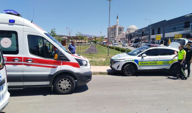 Uşak'taki bu kavşak tehlike saçmaya devam ediyor! Buraya acil ışık konulmalı!