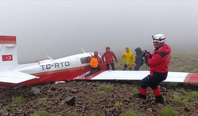 Kaçkar Dağları'nın zirvesinde düşen uçağın pilotu hayatını kaybetti