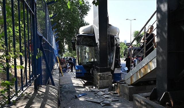 Ankara'da EGO otobüsü kaza yaptı