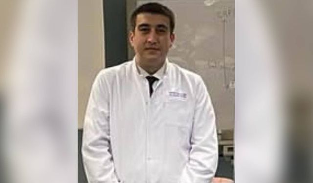 İzmir'de görev yapan Uşaklı beyin cerrahı İsmail Seçkin Kaya, evinde ölü bulundu