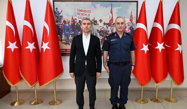 Uşak İl Jandarma Komutanı Fahri Semiz, Uşak Valisi Aktaş'a veda etti