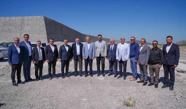 AK Partili İnan, İzmir'deki Sera OSB'de incelemelerde bulundu
