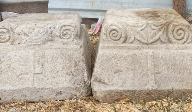 Kütahya'da Bizans dönemine ait 4 mermer sütun başlığı ele geçirildi