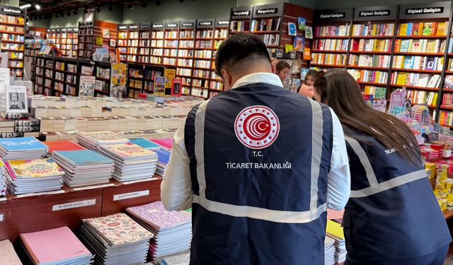 İzmir'de okulların açılmasına sayılı günler kala kırtasiye ve okul ürünleri denetlendi