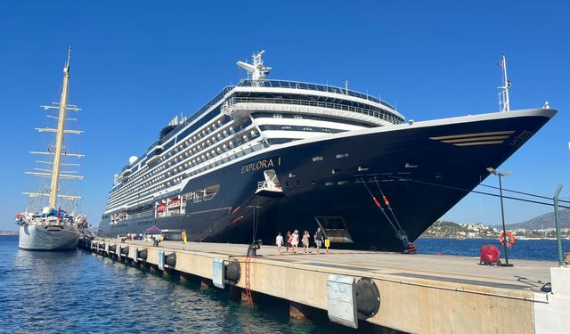 Bodrum'a iki kruvaziyerle 959 turist geldi