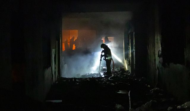 İzmir'de metruk binada çıkan yangın söndürüldü