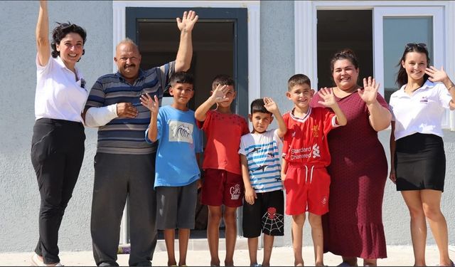 Nuriye Geller, Hatay'daki deprem mağduru üvey kardeşlerine annelik yapıyor