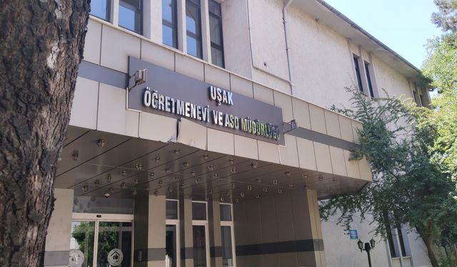 Uşak'ta yılların Öğretmenevi binası yıkılıyor