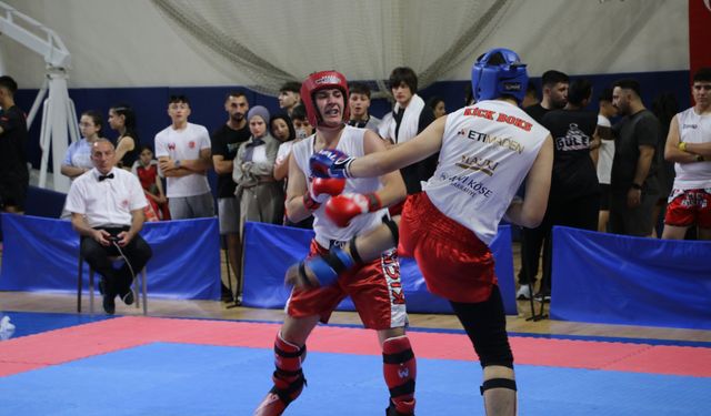 Kütahya'da Uşak'ın da katıldığı Zafer Kupası Kick Boks Turnuvası düzenlendi