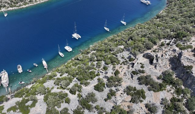 Fethiye'de tarihi Gemiler Adası, mavi tur yapanların uğrak noktası oldu
