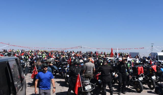 Afyonkarahisar'da bin motosiklet gönüllüsü "süvarinin izinden" etkinliği için buluştu