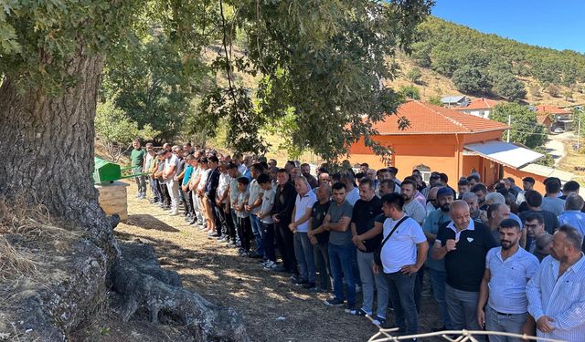 Uşak'ta kamyonunda cansız bulunan Sedat Işık son yolculuğuna uğurlandı