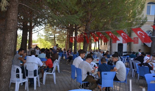 Uşak'ın Banaz ilçesindeki Yunus Emre Camii'nde program