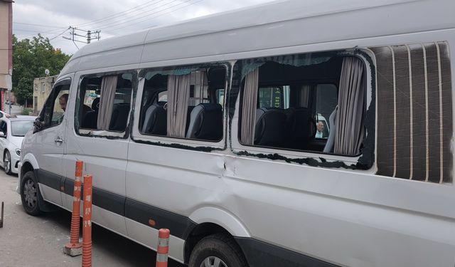 Uşak'ın komşusunda korkutan kaza! Servis minibüsü ile öğrenci servisi çarpıştı, 7 yaralı!