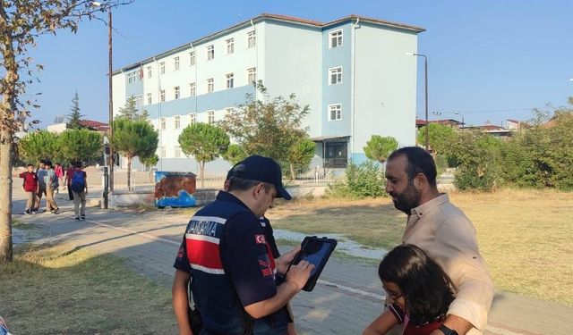 Jandarmadan "huzurlu okul önleri ve huzurlu sokaklar" uygulaması