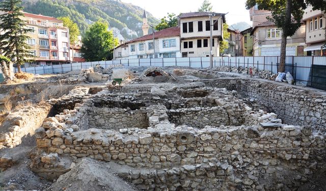 Kütahya'da arkeopark, Uşak'ta ise otopark!