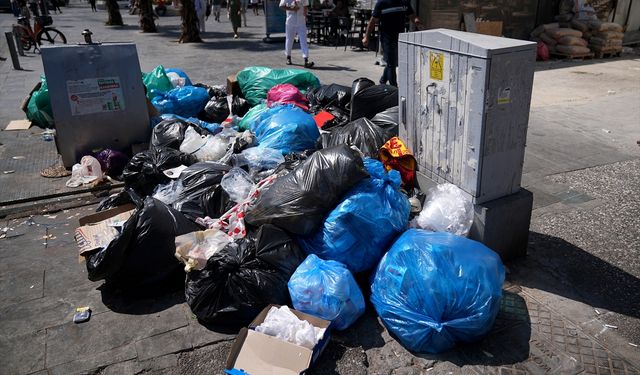 Karşıyaka Donanmacı ve Konak Murat Reis Mahalleleri Bekçiler Kralı filmine döndü! Ortalık çöpten geçilmiyor!