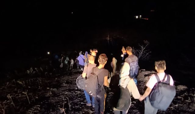 İzmir'de 36 düzensiz göçmen kurtarıldı, 84 düzensiz göçmen yakalandı