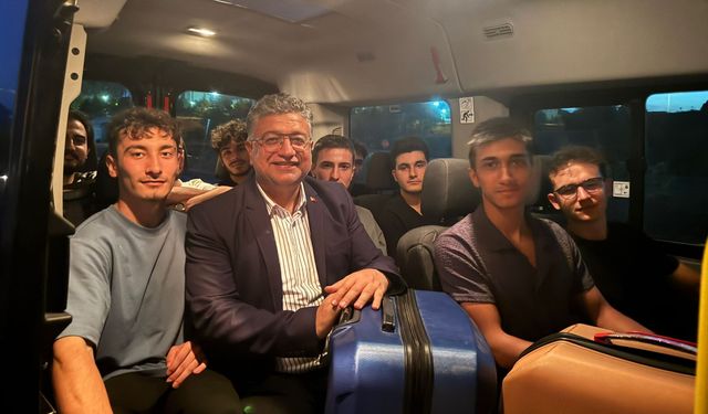 Kütahya’da öğrencileri rektör otogarda karşıladı