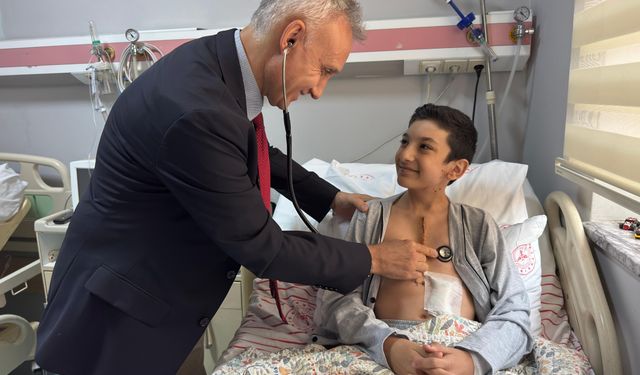 İzmir'de 12 yaşındaki Yusuf Selim, üçüncü kalp ameliyatıyla rahat nefese kavuştu