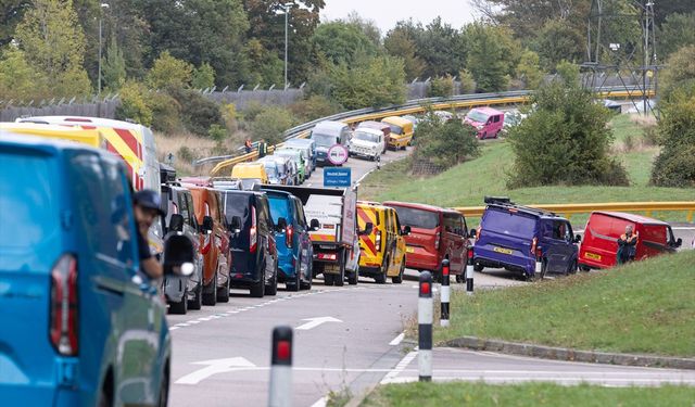 Ford Transit en büyük araç konvoyunu oluşturdu