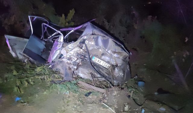 İzmir'de kamyonet ile otomobilin çarpıştığı; 1 ölü, 8 yaralı!