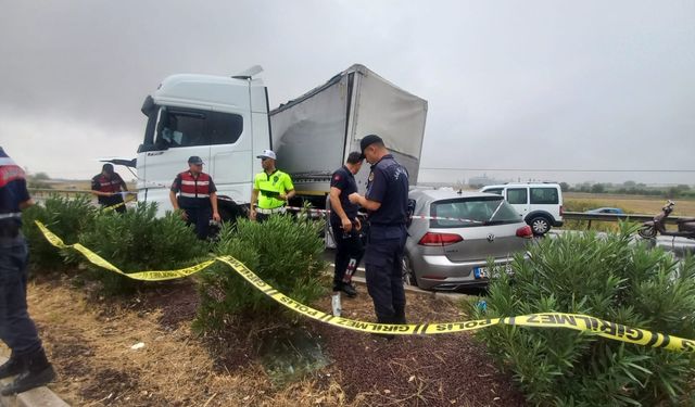 Manisa'da 3 aracın karıştığı kazada 1 kişi öldü, 2 kişi yaralandı