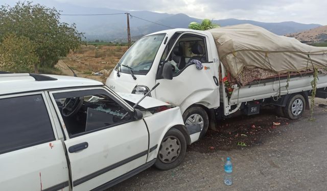 İzmir'de trafik kazasında 2 kişi yaralandı