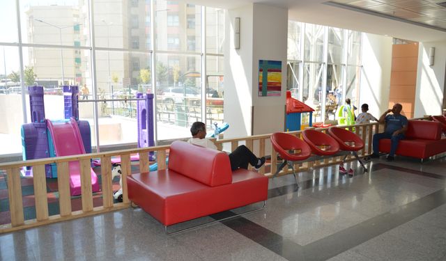 Uşak Kadın, Çocuk ve Doğum Hastanesi'ne oyun parkı kuruldu