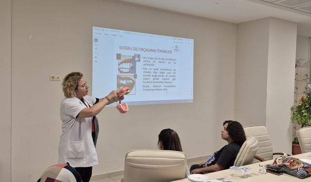 Uşak'ta anne adaylarına hayati bilgiler veriliyor