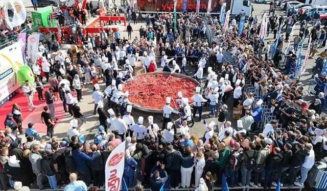 Afyonkarahisar'da 1930 kg ile sucuklu yumurta rekoru!