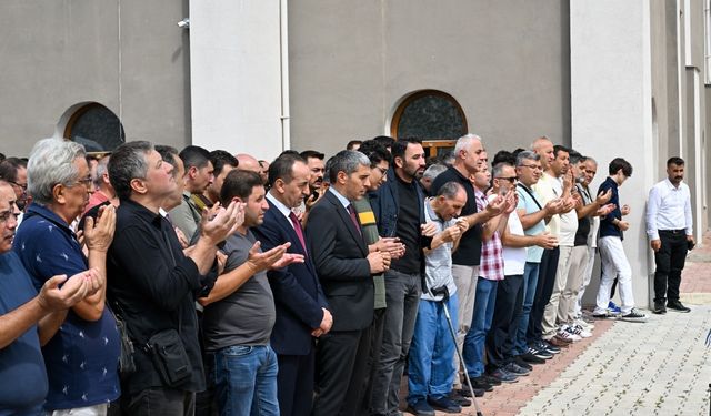 Uşak Ertuğrul Gazi İHL'den Özlem Alyanak gözyaşlarıyla son yolculuğuna uğurlandı