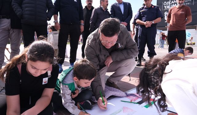 Uşaklı çocuklar, Atapark'ta Filistinli çocuklar için çizdi