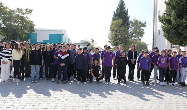Uşak Ovademirler Saime Sefa Erdoğan Ortaokulu öğrencilerine süt ikram edildi