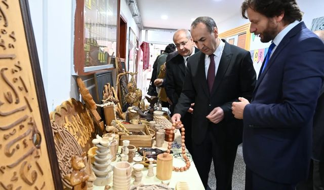 Uşak Mehmetçik İlkokulu, eski dönemlerin eşyalarını sergiledi