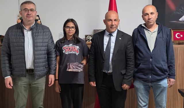 Uşak Sivaslı Tatar Ortaokulu'ndan Hazal Özkaya kompozisyonda il birincisi oldu