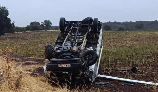 Manisa'da kamyonet ile otomobil çarpıştı;1 ölü, 2 yaralı